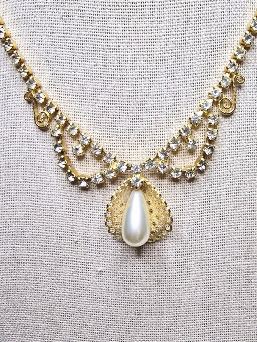 Vintage Gold Tone Rhinestone W/Faux Pearl Filigree Pendant Necklace - Picture 5 of 5